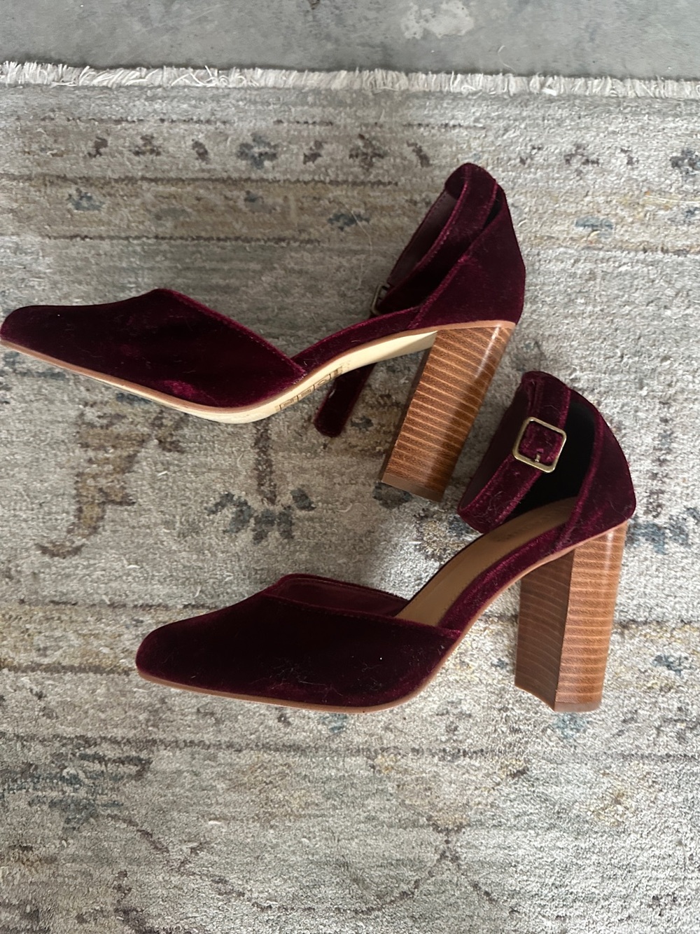 Soludos Burgundy Velvet block heels, size 8, good used condition